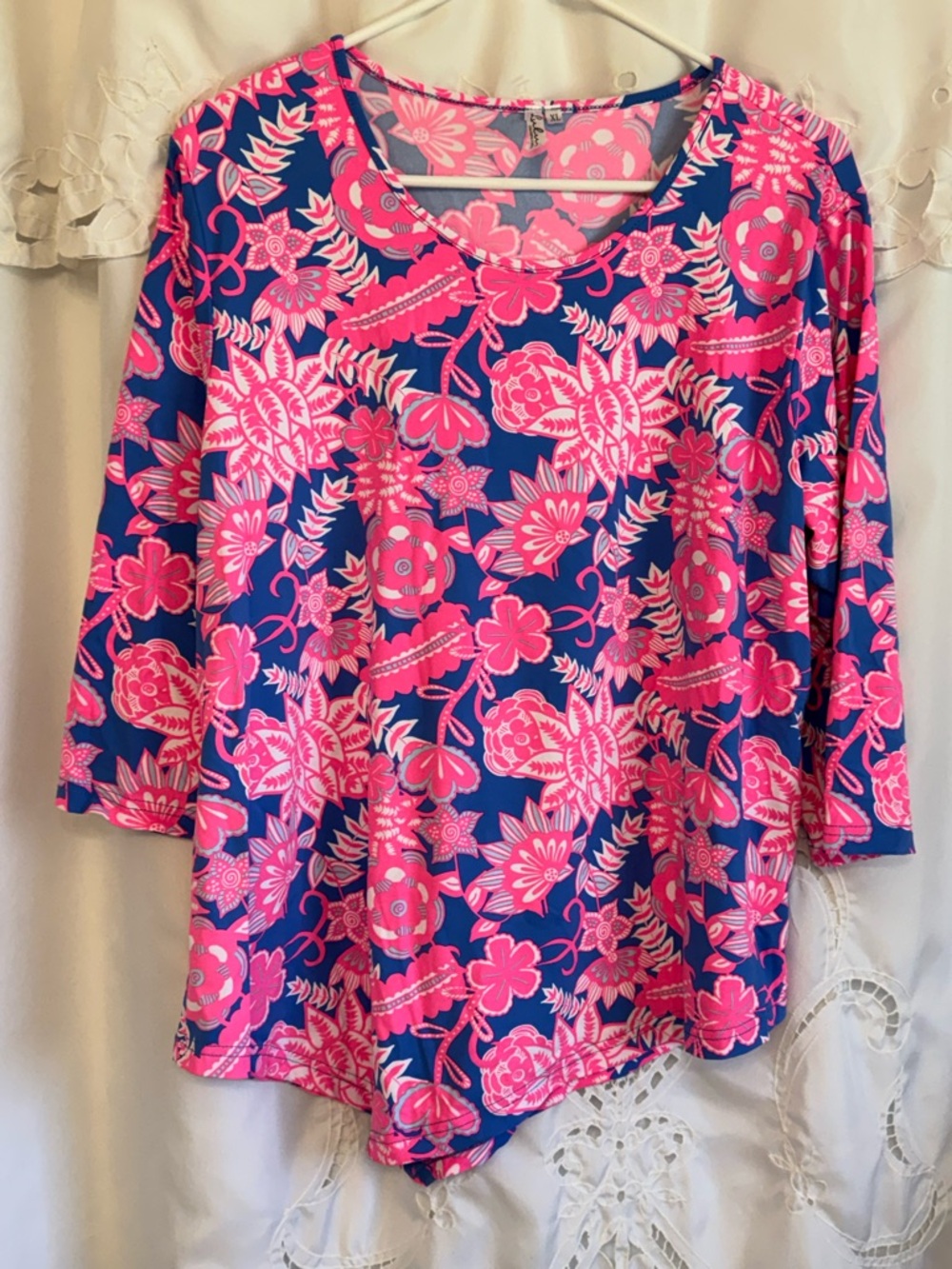 Lulu-b Women's Pink Floral Scoop Neck irregular hem Top